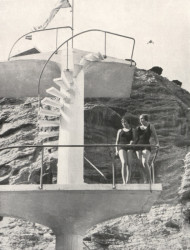 Bazén pod Barrandovem v roce 1932 s věží od Václava Kolátora