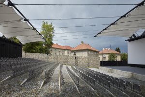 Letní kino Prachatice, Mimosa Architekti: Rekonstrukcí se  letní kino s přibližně 800 místy k sezení změnilo na funkční areál s kapacitou 350 míst.