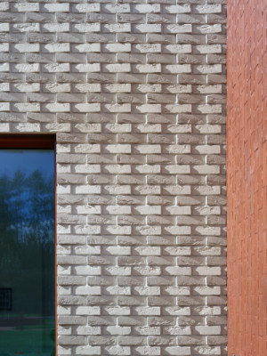 Detail z cihel (Domov pro seniory; David Kraus)