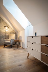 Stavení s červenou pumpou od DESTYL architekti