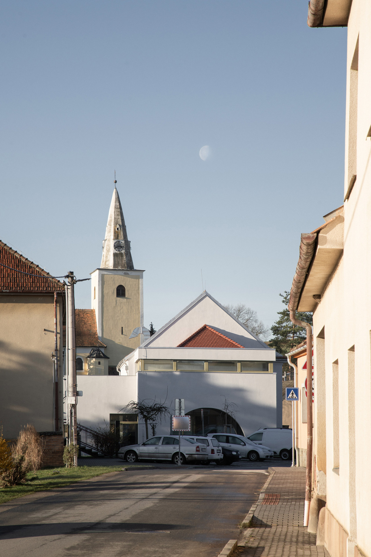 Sokolovna ve Veverských Knínicích, studio New Work