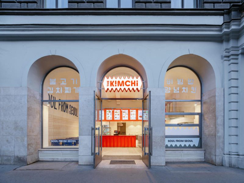 Restaurace The Kimchi vznikla na místě bývalé cukrárny. (The Kimchi; SOA architekti)