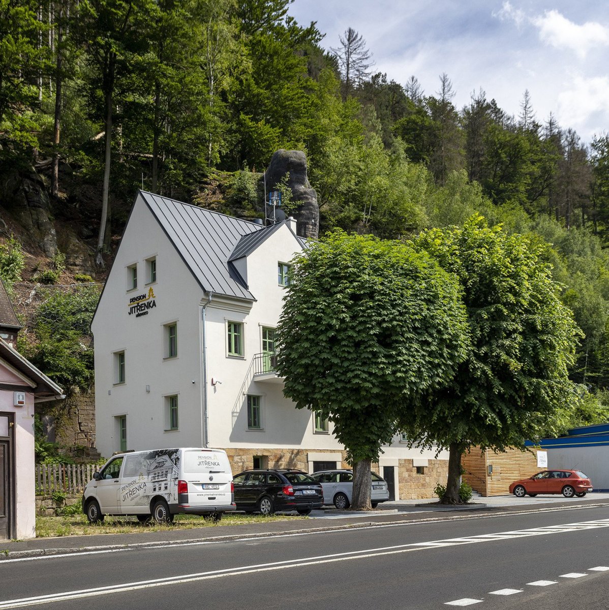 Zrekonstruovaný penzion v Hřensku od architektek z ateliéru Ykony