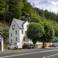 Zrekonstruovaný penzion v Hřensku od architektek z ateliéru Ykony