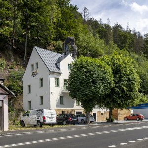Zrekonstruovaný penzion v Hřensku od architektek z ateliéru Ykony
