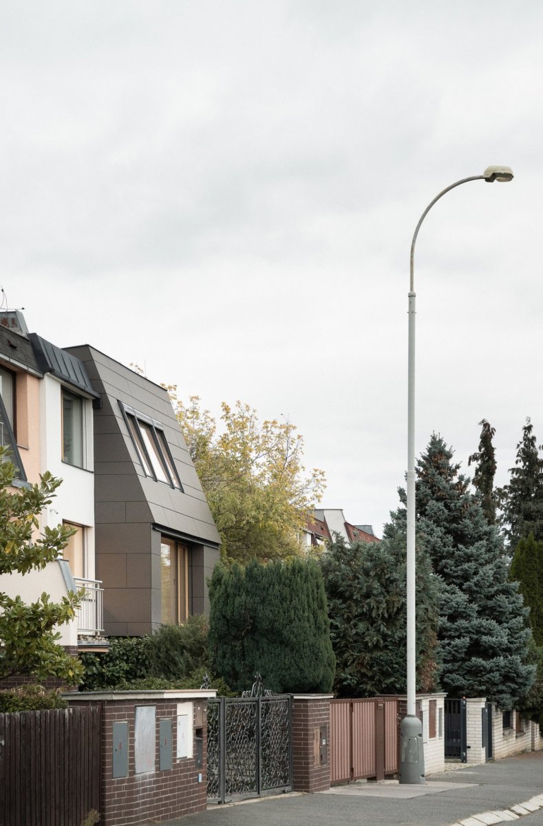 Přestavba řadového domu v Praze-Dědině od studia SOA architekti