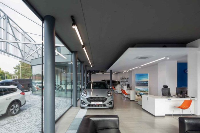  (Rekonstrukce autosalonu v Novém Jičíně; Kamil Mrva Architects)