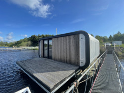 Designo­vé modu­ly Fashi­on Line urče­né pro rekre­a­ci, drob­né pro­vo­zy a kanceláře lze konfigurovat do posledního detailu. Například fasáda může být provedena ze zrcadlového albondu, dřevěných latí nebo šedého heraklithu.