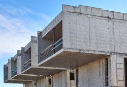 Fotografie z výstavby aktuálního projektu Divize 13 monolity HINTON - Sky City Villas v Záběhlicích