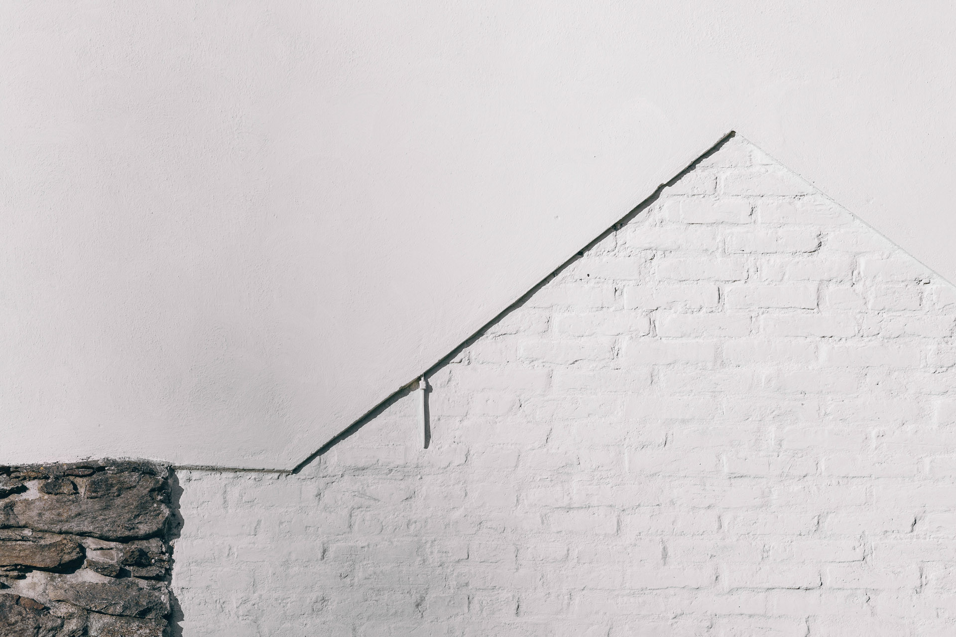 Rekonstrukce stodoly v Pošumaví, BYRÓ architekti: Detail fasády