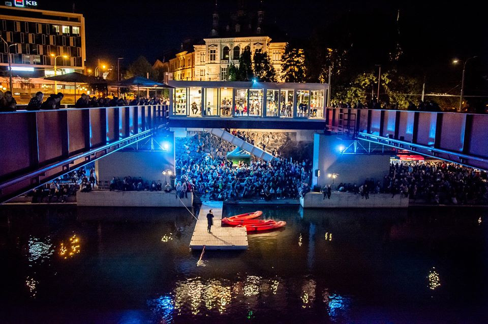 PechaKucha Night Plzeň vol. 29 na Náplavce u Radbuzy - evropský rekord v počtu návštěvníků umožnil otevřený prostor zrekonstruované
náplavky.