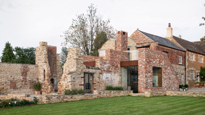 Konverze pergamenové fabriky v Northamptonshire od britského studia Will Gamble Architects