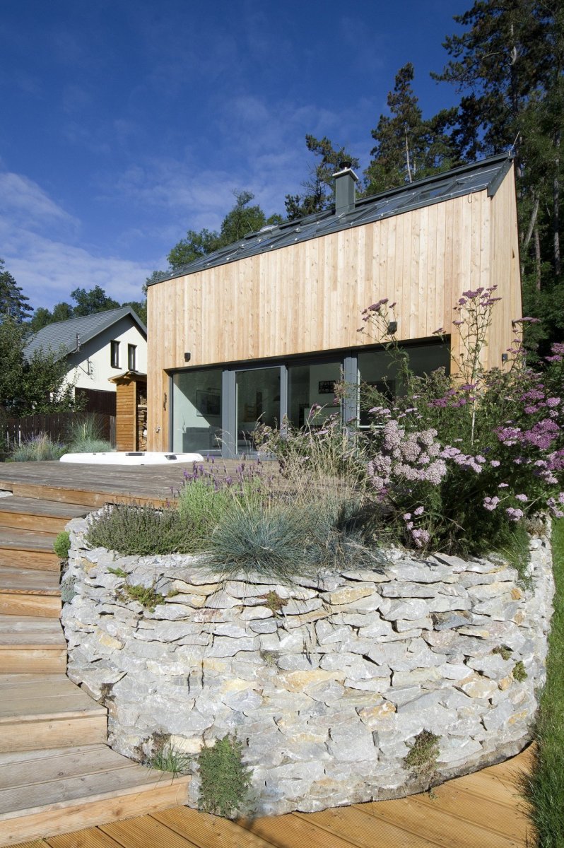 Proměna chaty v rodinný dům od studia Prajaga v Praze