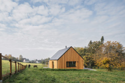 Lukáš Janout Architects jsou autory archetypálního rodinného domu v západních Čechách