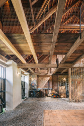 Rekonstrukce stodoly v Pošumaví, BYRÓ architekti: Většinu dalšího materiálu se podařilo sehnat z druhé ruky