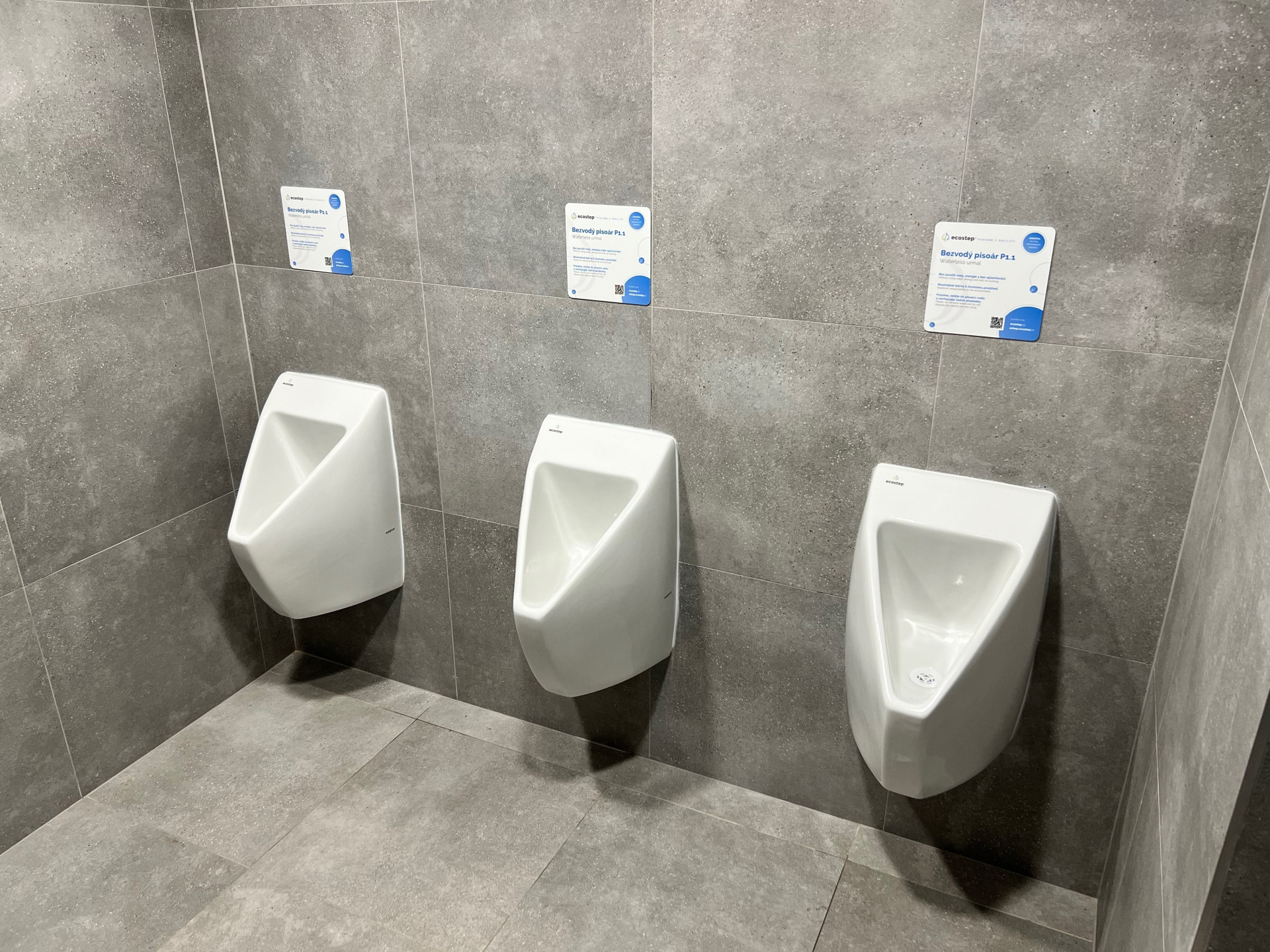 Bezvodé pisoáry pomáhají minimalizovat možný výskytu a přenos patogenů.