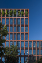 V Gdaňsku vyrostla administrativní budova s cihlovou fasádou navržená architekty Marcinem Woyciechowskim, Tomaszem Piechotou a Radosławem Orłowskim