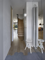 Rekonstrukce řadového domu v Újezdu nad Lesy od architektky Terezy Čudové Ajmové