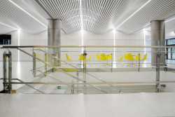 Čerstvě zrekonstruovaná UTB aula ve Zlíně od Evy Jiřičné (Al - Design)