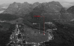 Landartový projekt Sinkhole Floor Drain od Hu Quanchun