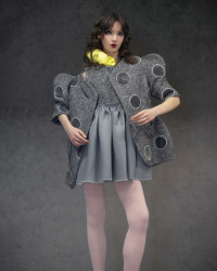 Projekt Red Carpet realizovaný studenty a studentkami Ateliéru designu oděvu a obuvi na Vysoké škole uměleckoprůmyslové v Praze (UMPRUM) - Tomáš Višňovský