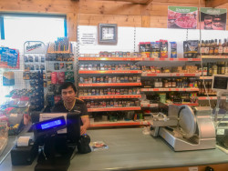 Samoobsluha v Seči od Žalský architekt