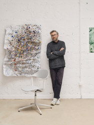 Designér Erwan Bouroullec a jeho židle Mynt