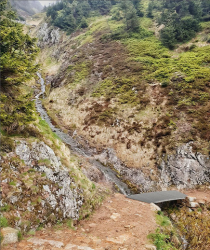 Studenti architektury ČVUT v Praze realizovali lávky do Krkonoš