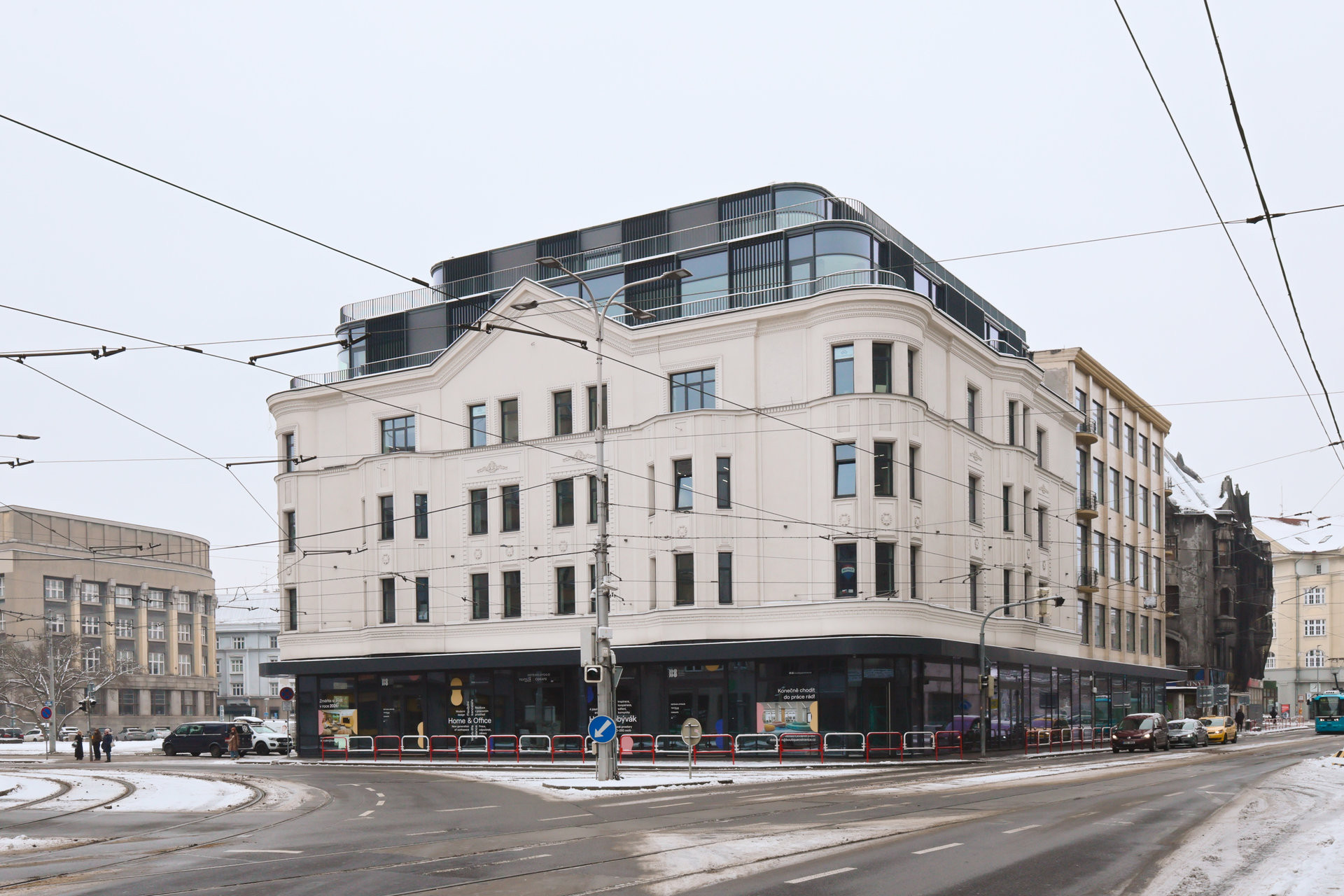 Rekonstrukce Ostravice se skleněnou nástavbou střechy (Textilia – zreknstruovaná ikona Ostravy; Master Design)