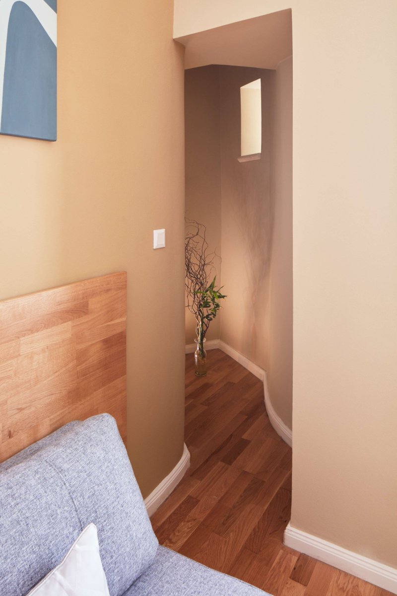 Architekti Zachar: byt disponuje malou nikou, i tam je možné se schovat
