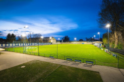 Společnost LEDVANCE dodává kvalitní osvětlení pro veřejná sportoviště, hřiště a stadiony. Příkladem jejich práce je osvětlení fotbalového hřiště klubu RAFK Rajhrad