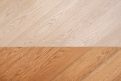 Napojení světlého a tmavšího dřeva (Interiér domu Ke Káčatům v Brně, studio AEIOU)