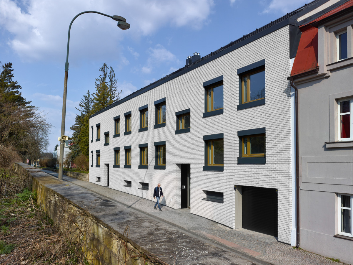 Bytový dům Komenského v Lysé nad Labem od Stempel Tesař architekti