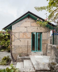 Malý dům s monumentální sprchou v Amarante, fala atelier