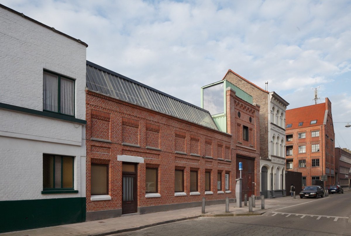 Přestavba industriální budovy na rodinný dům v Gentu, NU architectuuratelier