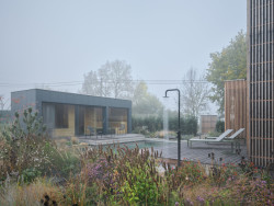 Rodinný dům a sídlo firmy Eko Modular hned vedle sebe - vše z modulů.