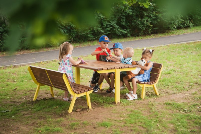Lavička Lany Kids je vhodná převážně do mateřských škol.