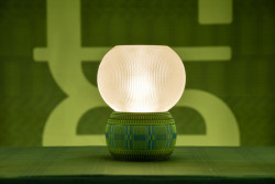 Polská firma Wontek, která vytváří vázy a lampy z bioplastu metodou "3D tkaní."