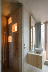 Koupelna (Víkendový dům nad přehradou, NOIZ architekti)