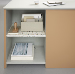 Nábytkové linoleum Forbo Flooring Systems v odstínech 4177 vapour a 4002 leather