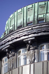 Josip Plečnik, Zachlerův palác, Vídeň, detail korunní římsy objektu – foto