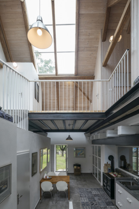 Rekonstrukce stodoly ve Středních Čechách, Studio Raketoplán