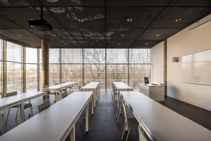 Přestavba menzy Koleje 17. listopadu na Fakultu humanitních studií UK v Praze od Kuba & Pilař architekti