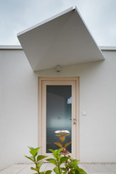 Rodinný dům ve svahu, masparti