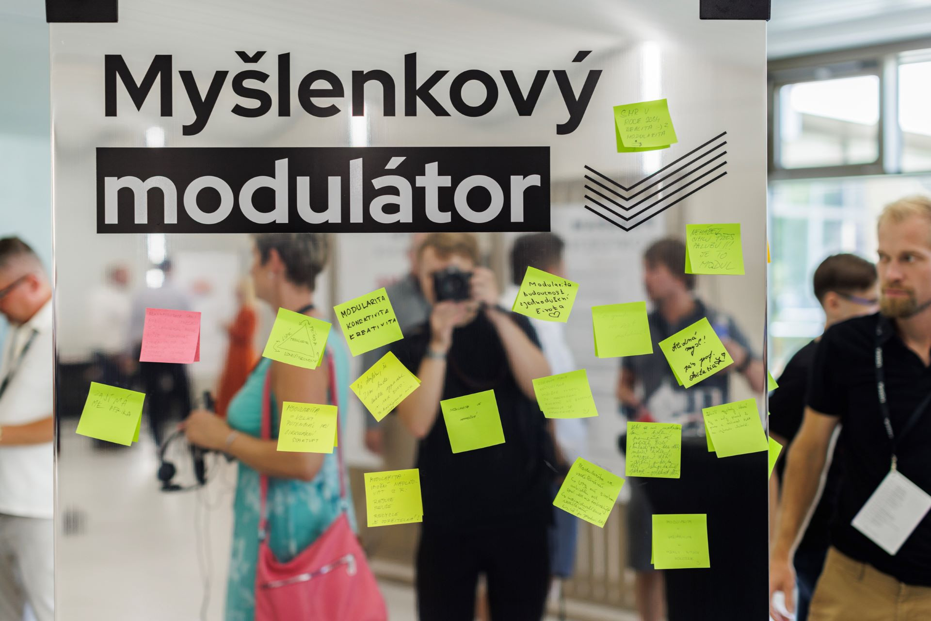 Myšlenkový modulátor na Konferenci nabízel návštěvníkům prostor pro jejich interpretaci modularity.