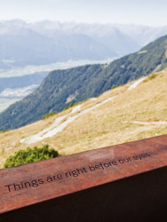Téměř tři kilometry dlouhá stezka má úchvatné výhledy na pohoří Karwendel. 
