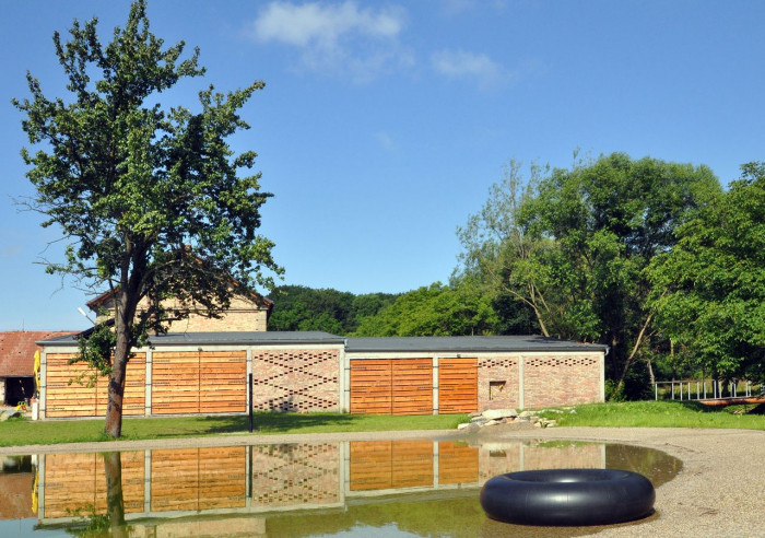 PROKŠ PŘIKRYL ARCHITEKTI, Zázemí biotopu v Honěticích u Kroměříže – foto