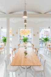 Dominantou hlavního prostoru restaurace se staly valené klenby. (Interiér restaurace Blatenský dvůr, Dominik Cvrček)