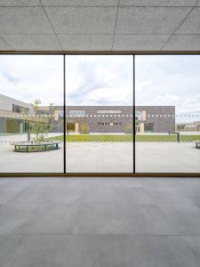 V Šeberově mají novou základní školu. Navrhlo ji studio ADR.
