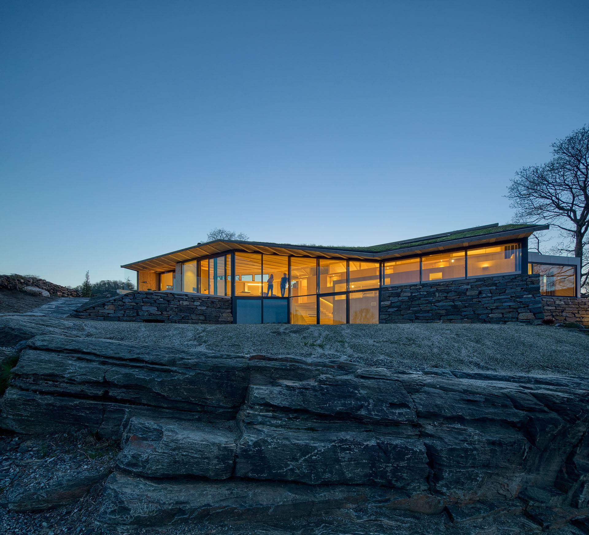 Na ostrově Finnøy vyrostl dům s výhledy na oceán. Navrhla ho architektonická kancelář Helen & Hard.